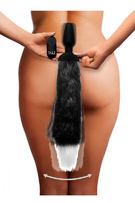 XR Brands - Tailz - Waggerz Moving and Vibrating Fox Tail Anal Plug With Remote